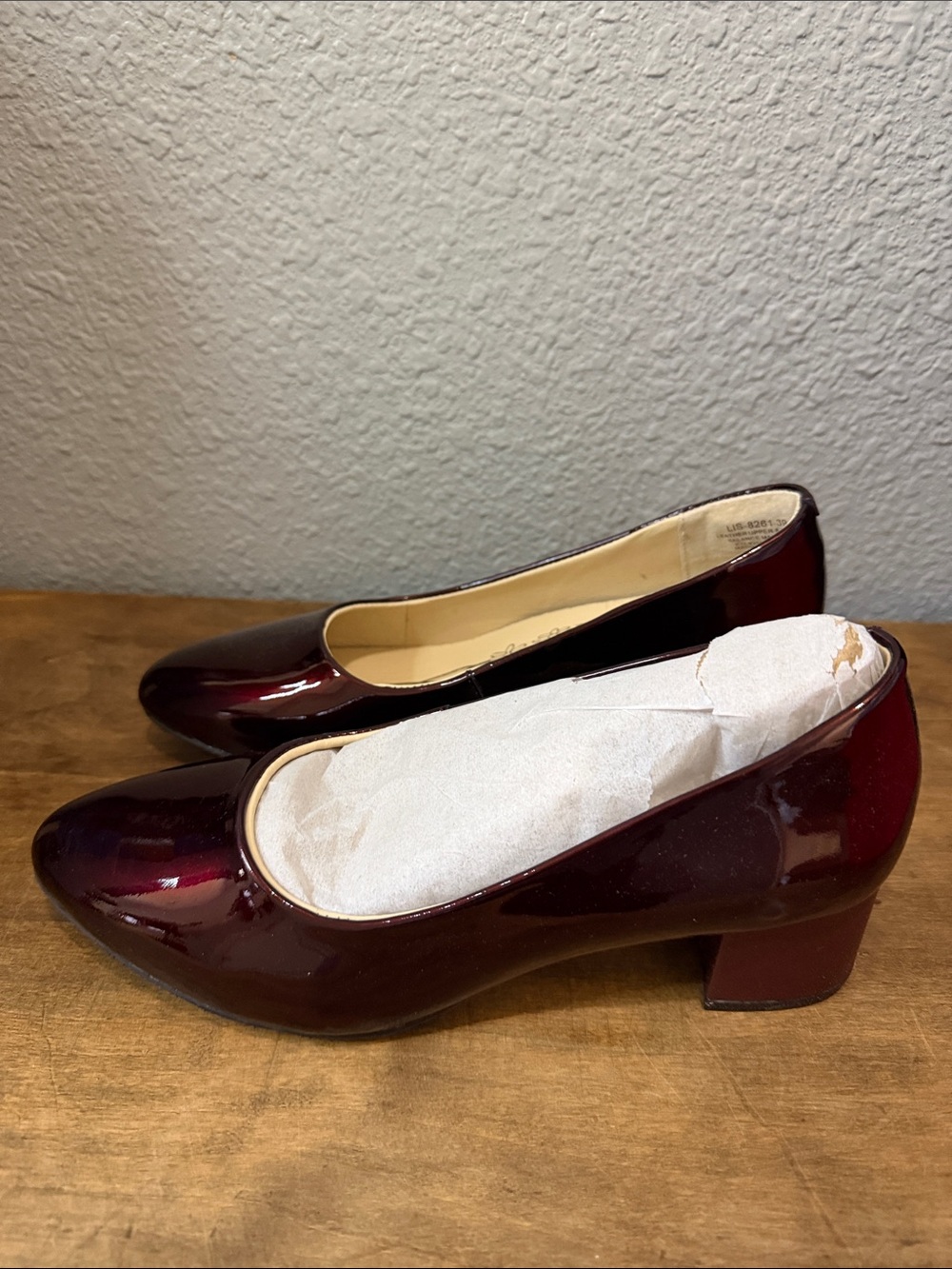 Algeria Women's Patent Block Heel Pumps in Burgundy size 39 9